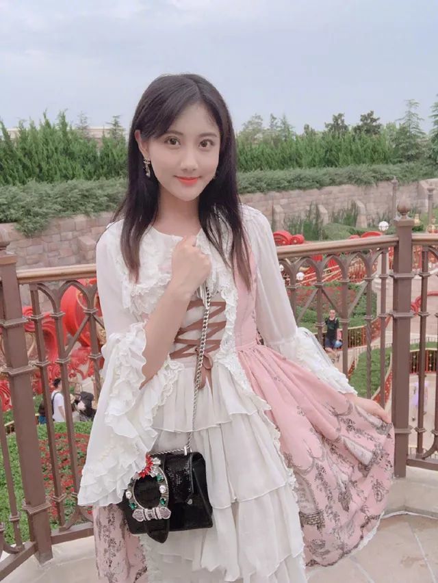 会写段子的偶像你见过吗?业务能力还一级棒 不