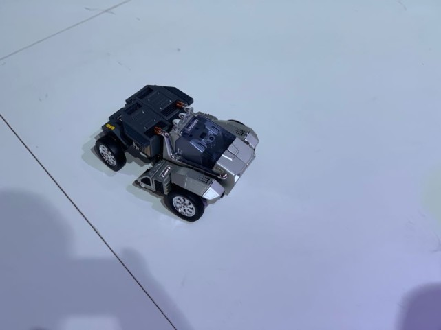 森漢CES展示星際特工機器人 語音做到人車變形摔倒自動爬起 科技 第2張