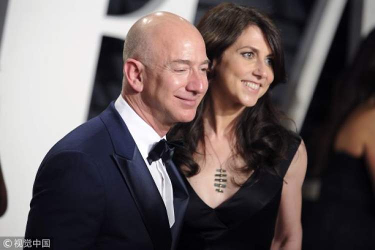 世界首富贝索斯宣布离婚,妻子是小说家,曾经恩