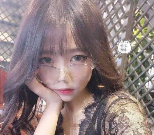 快手顾茜茜化身小野猫,看她吹的"不明气球",网友:油不油呀?