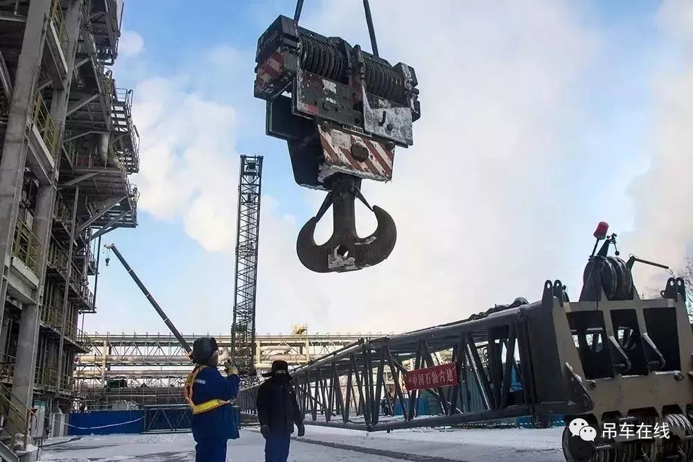 雪中组装400吨履带吊