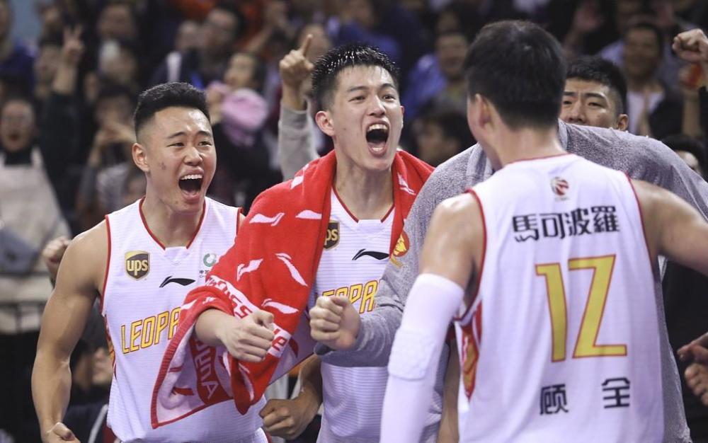 落后19分赢球无望?深圳男篮18中17一节完成逆