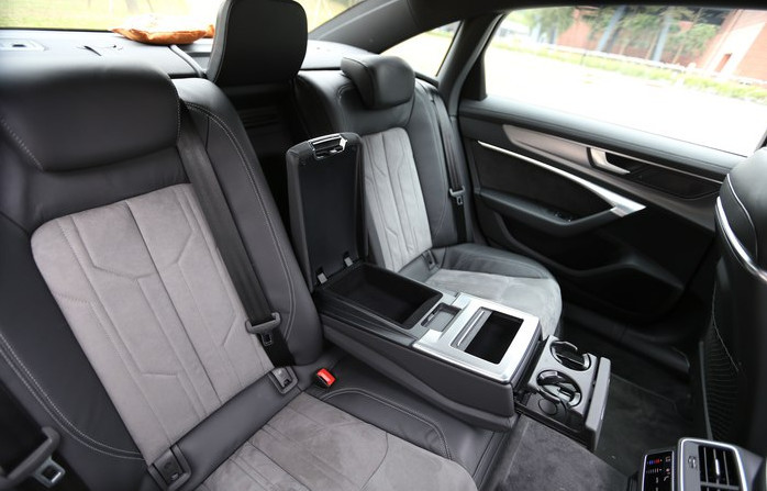 江苏首提新款奥迪A6L,车主:打开车门才知道什