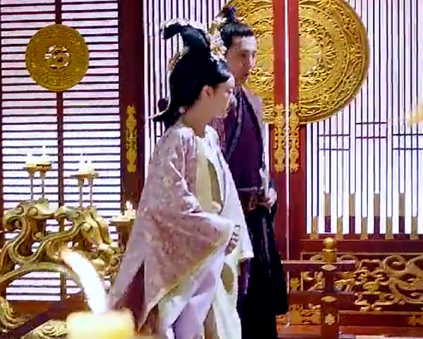 甄嬛怀孕时,白浅怀孕时,孤独般若怀孕时,但都不如她演孕身!