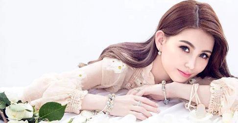 天王嫂昆凌全明星投库里,周杰伦公开吃醋,球