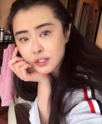 52岁王祖贤近照流出,气质不减当年,网友:怎么脸