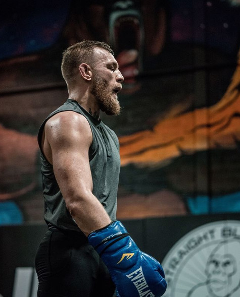 康纳·麦格雷戈,俗称嘴炮,一位性格嚣张的拳王.他排在第十一位.