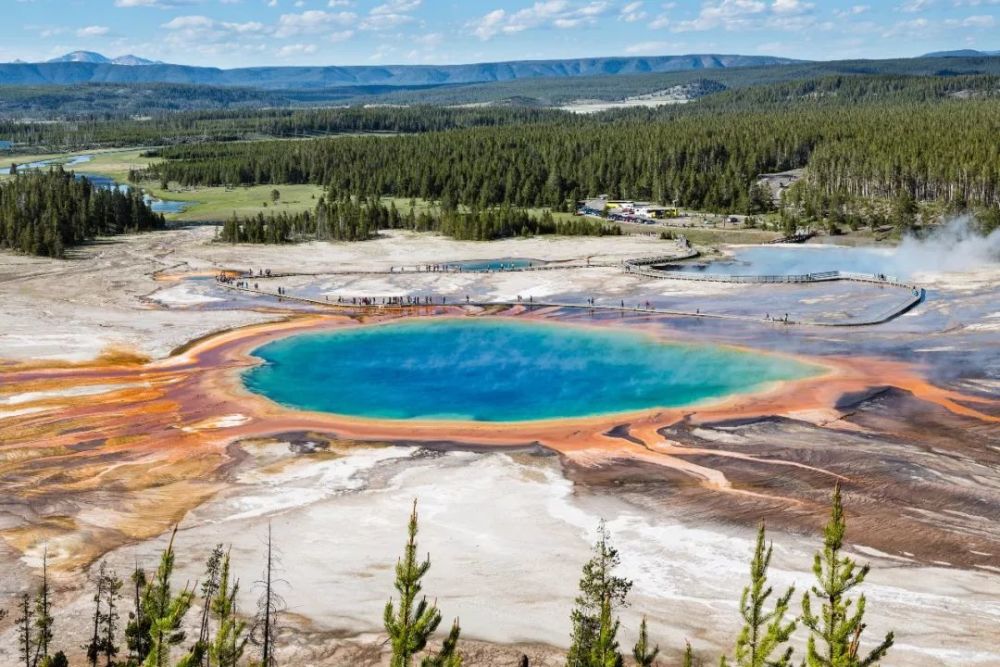 五颜六色 的黄石公园大棱镜温泉竟然是这么形成的