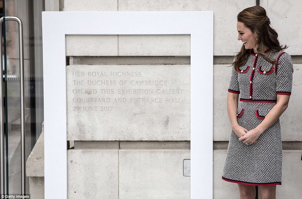 英国皇室成员工作也世袭,平民王妃梅根开年接