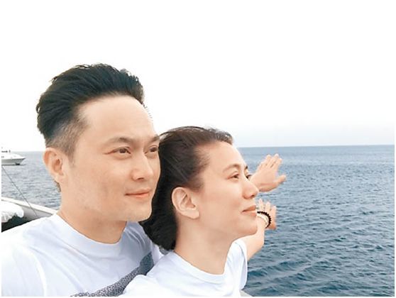 仙靓夫妇袁咏仪张智霖的爱情观:真爱都是惯