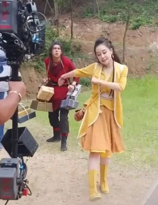 赵本山女儿进入演艺圈 出演新剧 结果演技不够 网友 多练习吧