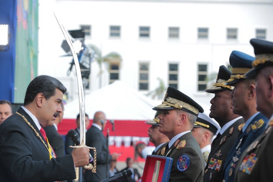 委内瑞拉武装部队宣誓效忠总统马杜罗,回击反