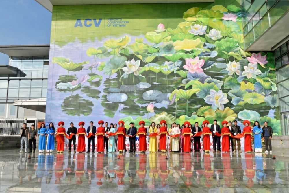 越南河内机场建成世界最大露天壁画 成机场最