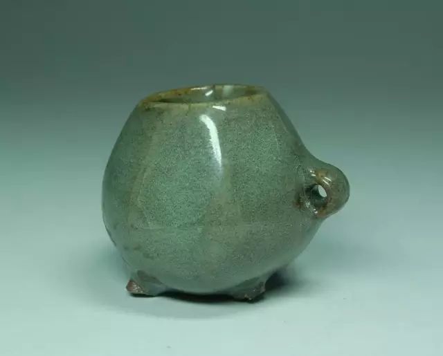 龙泉青瓷龙泉窑黑胎青瓷定为龙泉官窑您认同吗