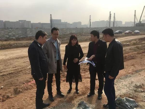 1月14日下午,晋江市政府综合系统党委专职副书记傅劲锋,教育系统党委