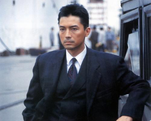 尊龙曾在访谈中说,到后来,他只爱过一个女人——陈冲,但因为陈冲对