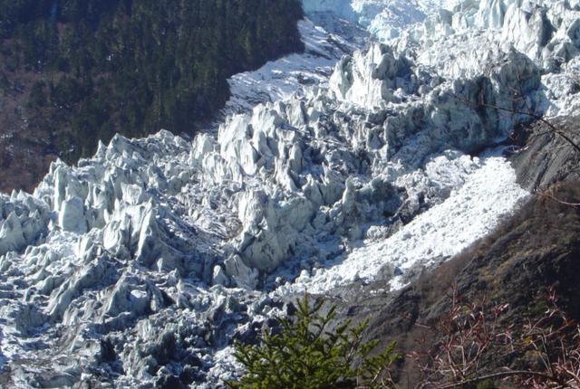 中国最 神秘 的山 日本人见了两腿发抖 至今无人登上山顶 日本人 梅里雪山 山峰 西藏 山顶