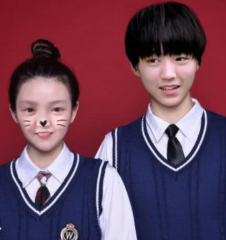 千玺：大哥，你恋爱了？王俊凯：没有，王源：这结婚照上不是你？