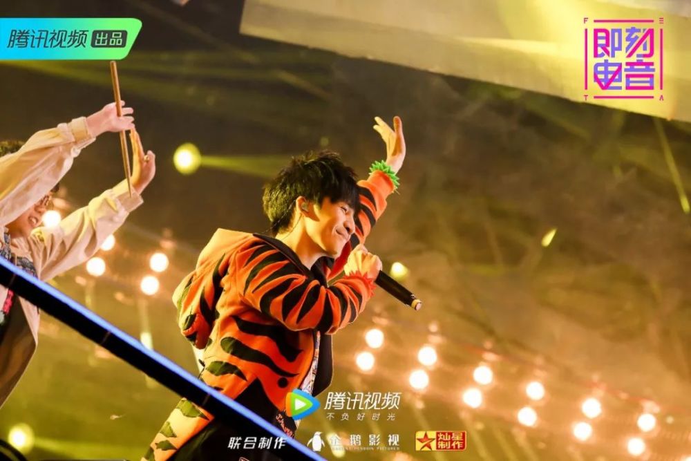 张艺兴携宇宙队得到全场最高支持,尚雯婕秒变