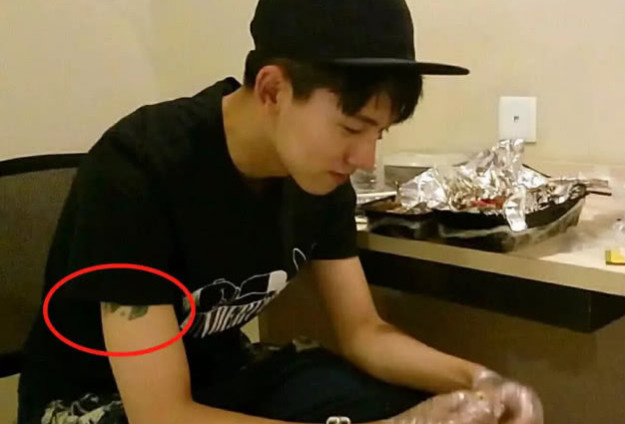 张耀身上有纹身?粉丝辩解,你怎么看呢