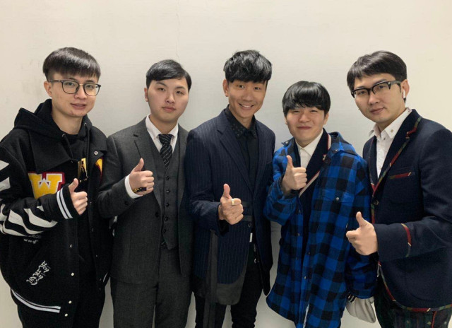 小迷弟Rookie晒与林俊杰合照,却暴露了真实身