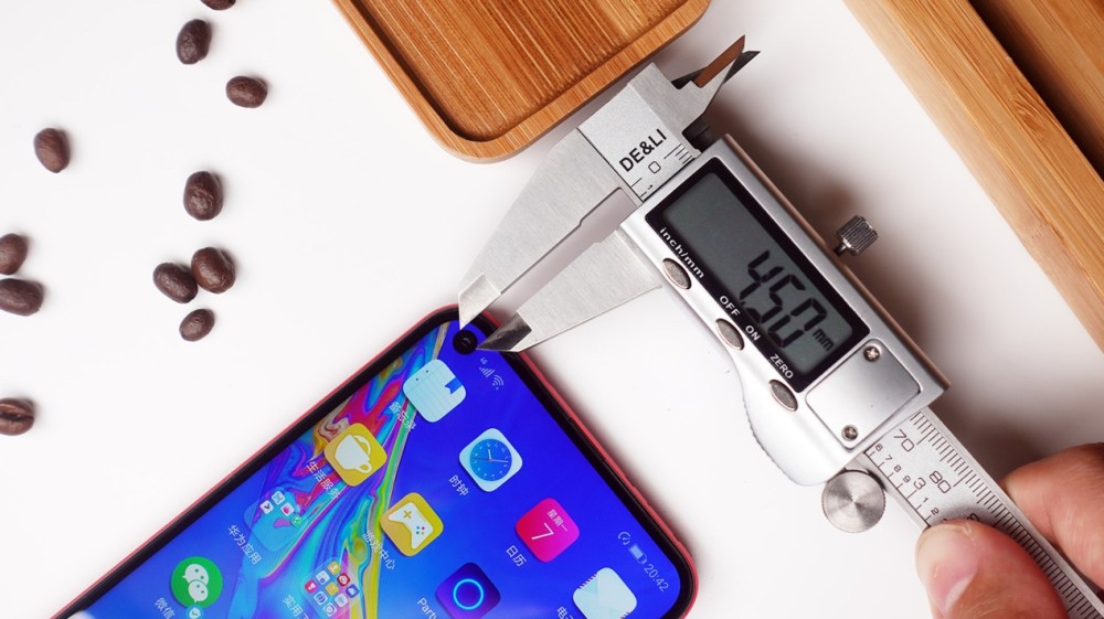 拍照是真好!荣耀V20详细评测:游戏测试,快否满