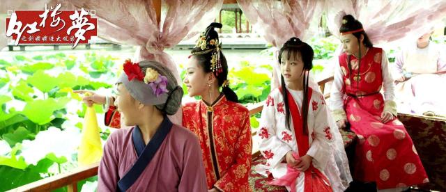 小戏骨版《武林外传》花絮照:小佟湘玉颇有风情,莫小贝神还原