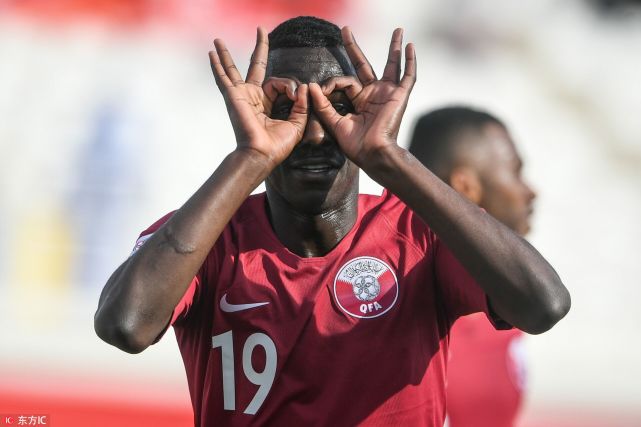 96年归化前锋大四喜!卡塔尔6-0胜10人朝鲜 2连