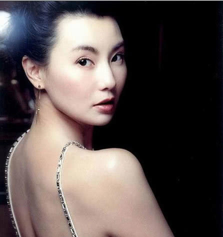 张曼玉由豪宅搬平民区,仅一只耳朵就打8个耳洞