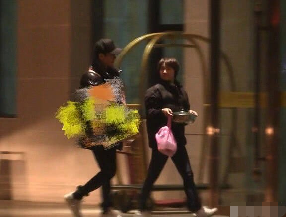 冯绍峰赵丽颖恩爱细节公开,工作人员曝:颖宝肚