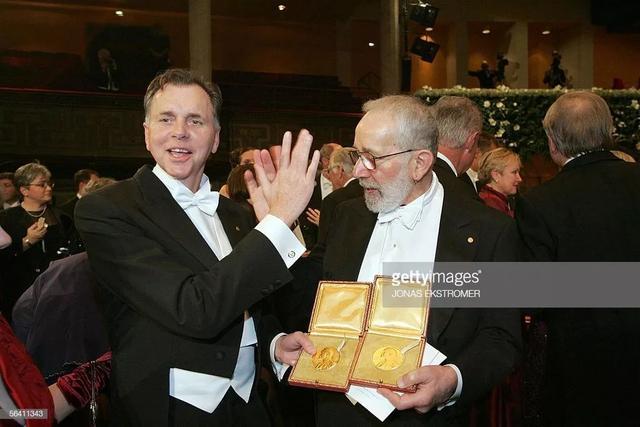 巴利·马歇尔(barry marshall)和鲁宾·华伦(robin warren)