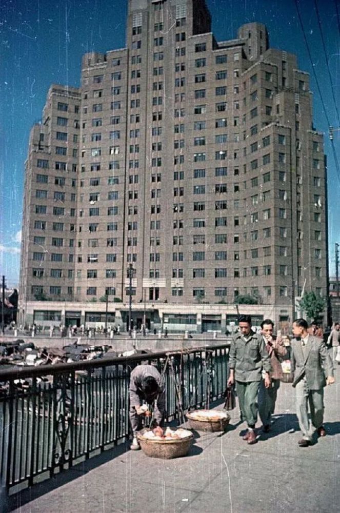 旧照:1949年解放后的上海,一切很平静_腾讯新闻
