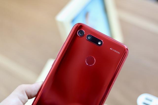 2019年旗舰手机的入门标杆之作 荣耀V20上手