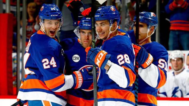 纽约岛人队坐镇主场5-1大胜来访的坦帕湾闪电队,终结了对手的3连胜.