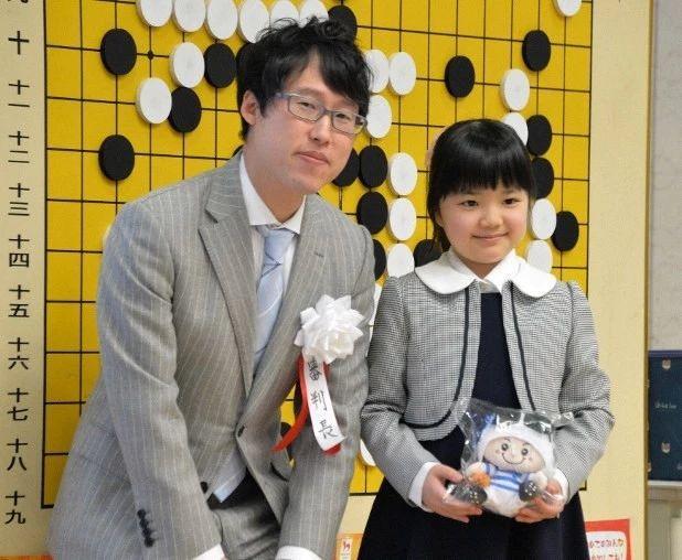 职业棋坛比柯洁还早 日本第一人盛赞其实力睥睨天下