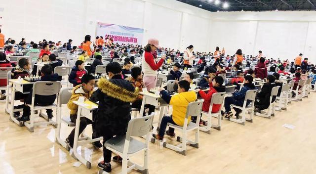 成都首届国际象棋校际联赛锦标赛在天府七小举