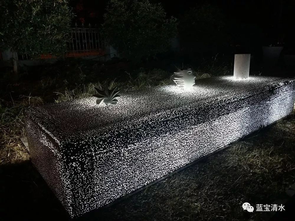 透光混凝土摆件应用于园林景观发挥装饰照明等功能