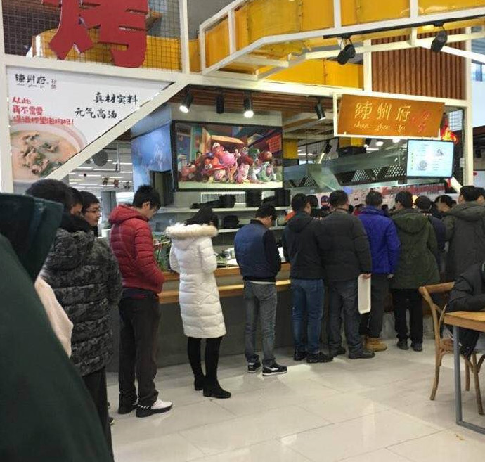 沙特华为食堂再次刷爆网络,让人泪流满面,怪不