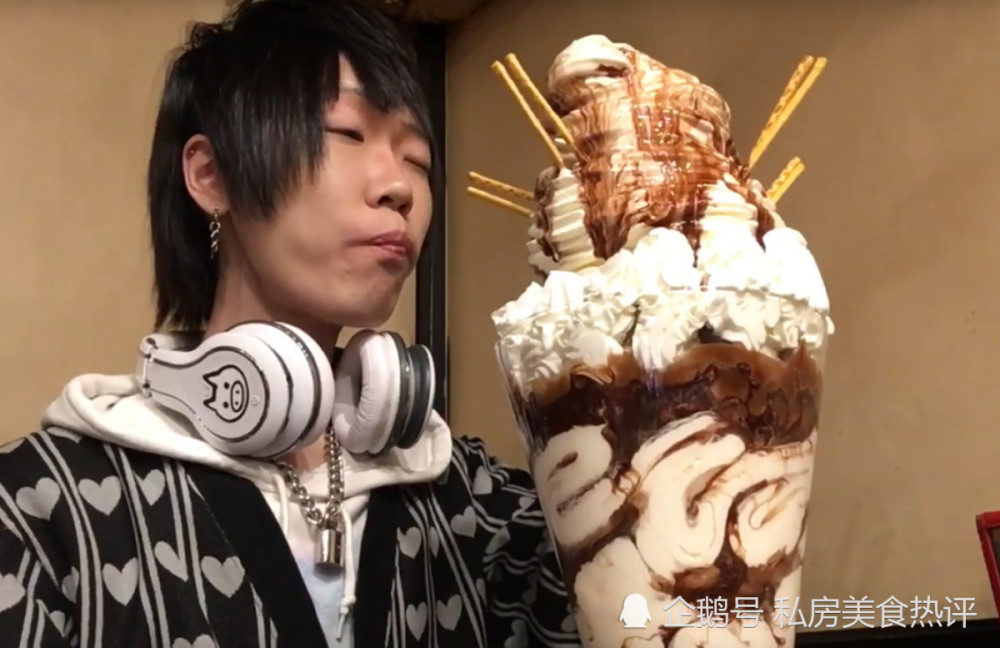 大胃王吃冰淇淋,吃到一半表情都变了,网友:这是真吃才有的样子