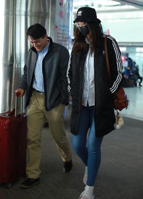 惠若琪和老公同框撒狗粮 杨臻博承包全部行李实力宠妻超甜_腾讯新闻