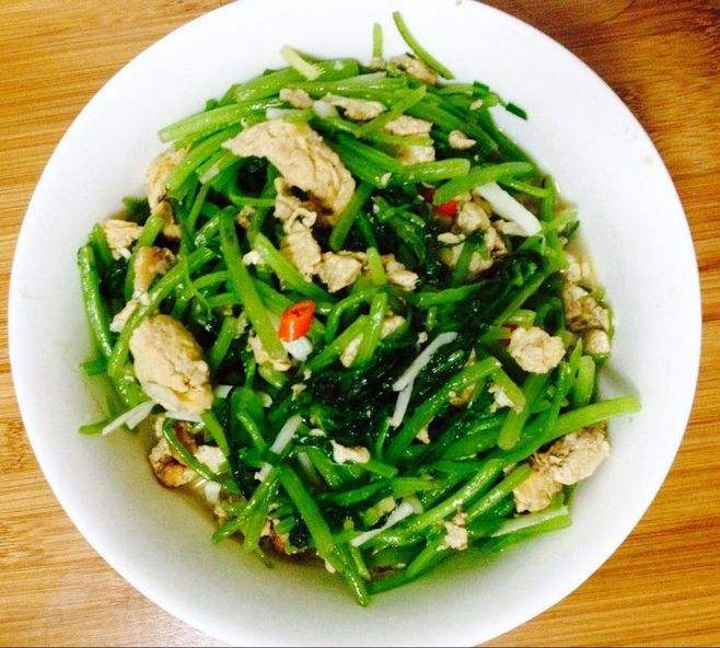 冬天很适合吃这道小炒,止咳化痰,润肺补肝,孩子