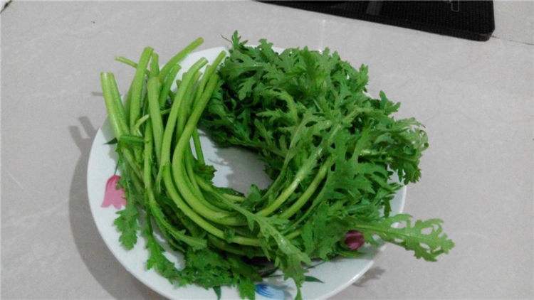 冬天很适合吃这道小炒,止咳化痰,润肺补肝,孩子