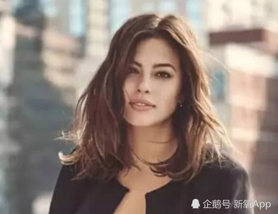 脸上热搜?但就算有蚂蚁腰也不能再吹少女感了