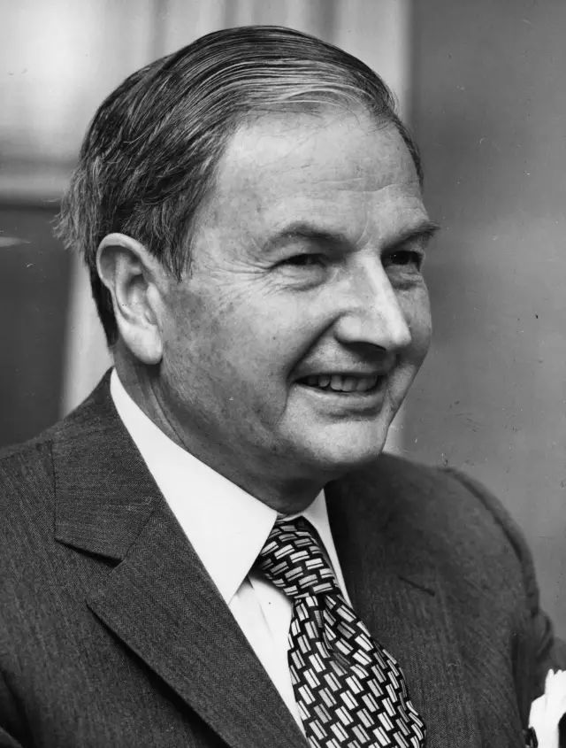 于睡眠中安详离世,(david rockefeller)101岁的戴维·洛克菲勒在位于