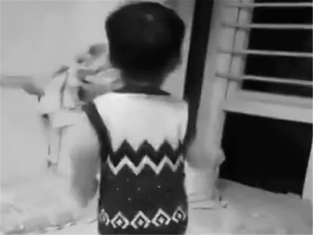 2岁孩子反复发烧,就医输液时突然身亡,家属质