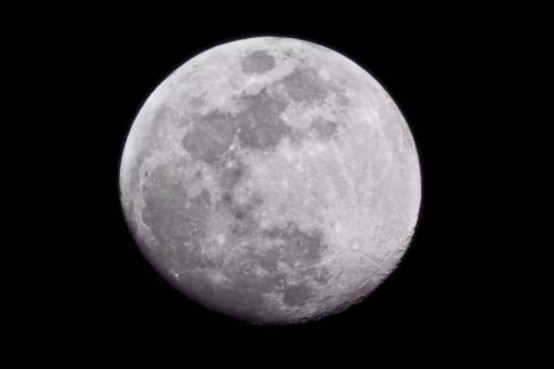 关于月亮的冷知识:月球转一圈,地球上已经过了