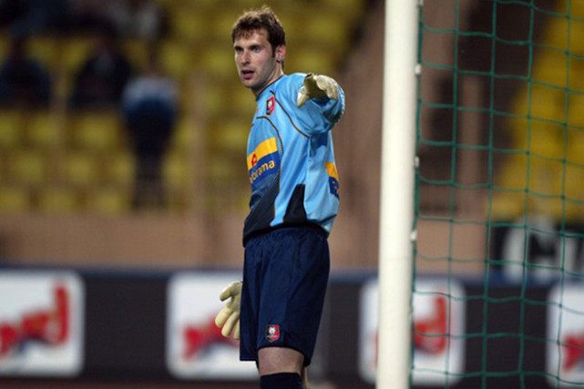 回顾切赫生涯十大瞬间:颅骨骨折英雄归来 头套