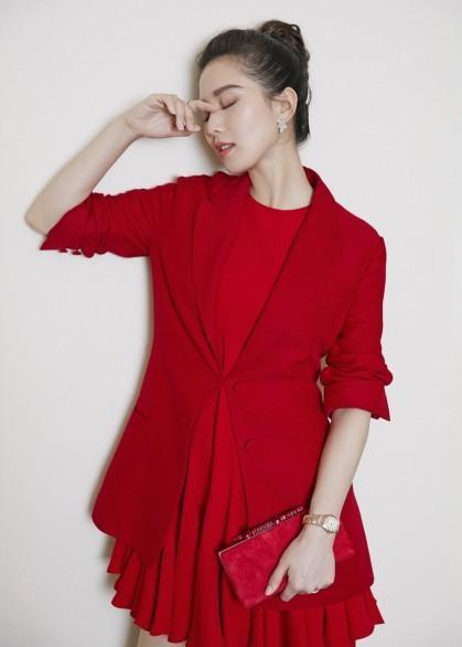 晓明身高惹争议光脚反击霸气!刘诗诗太矮拍照