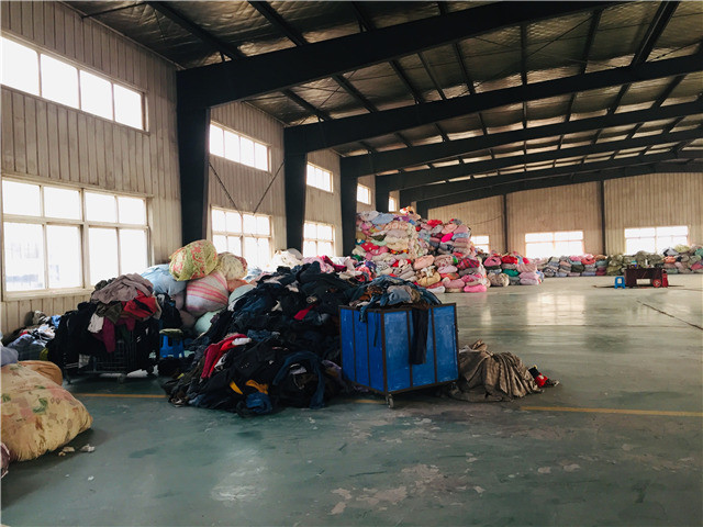 生意?公益?青岛每年有2000吨旧衣服出口非洲