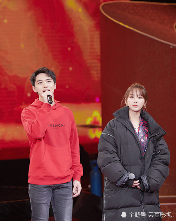 杨紫关晓彤春晚彩排路透曝光,关晓彤大长腿吸